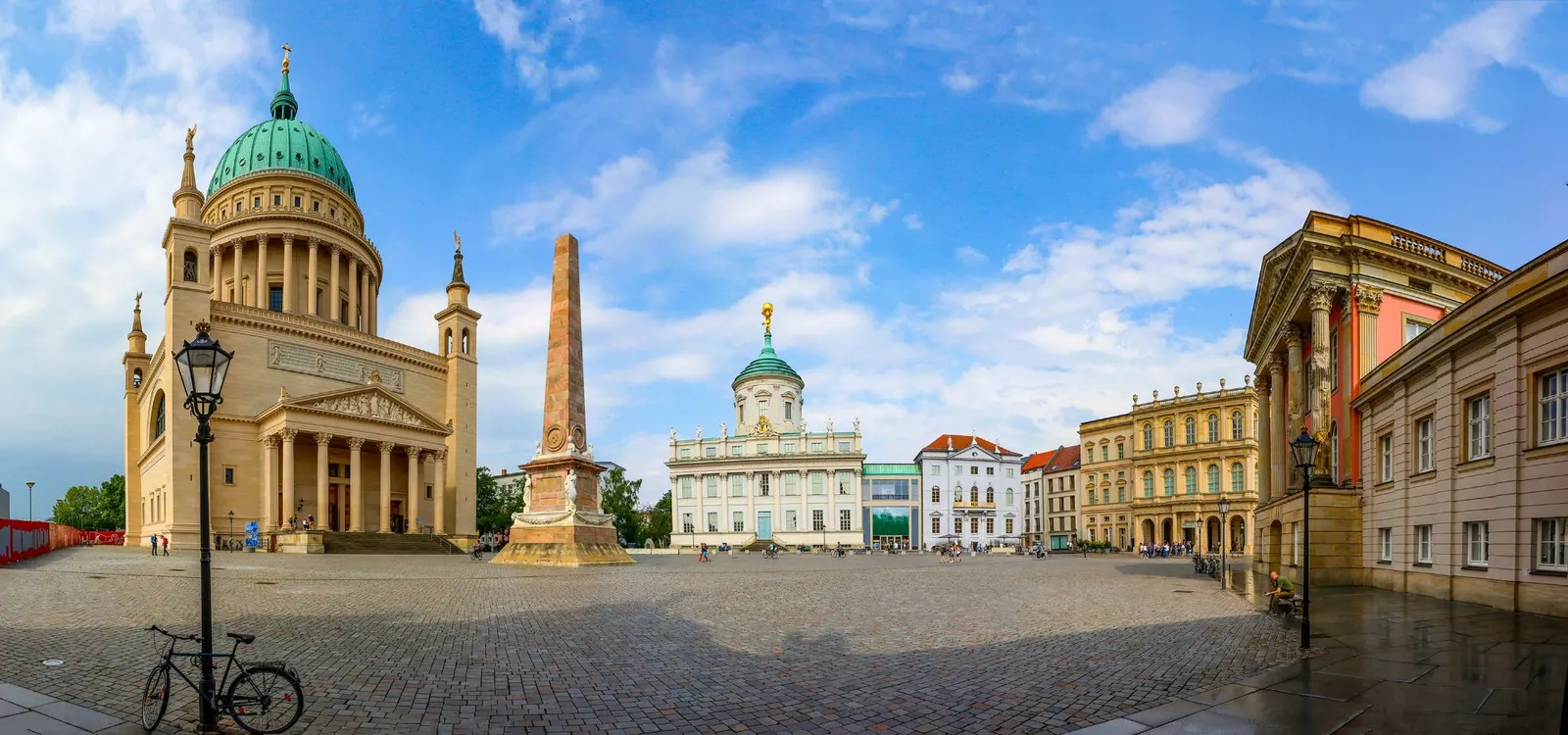 Alter Markt & Nikolaikirche · 2 Min. zu Fuß